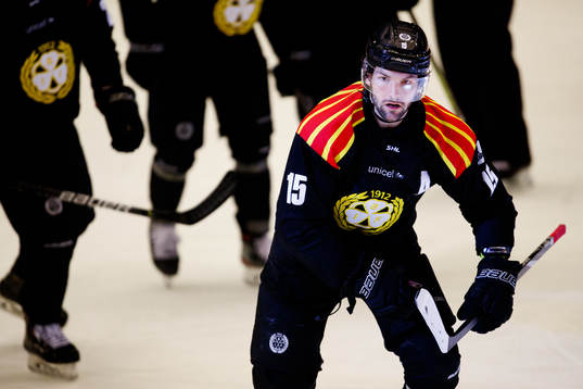 Brynäs Simon Bertilsson jublar