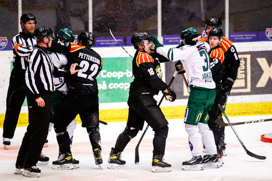 Bråk mellan Brynäs Anton Rödin och Färjestads Carl
