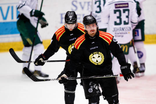 Brynäs Greg Scott och Marcus Björk deppar