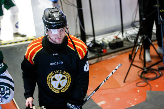 Brynäs Jaedon Descheneau deppar