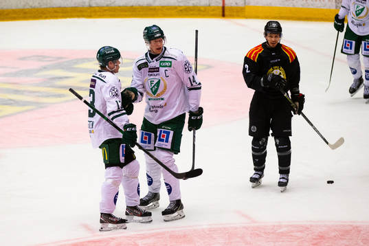 Färjestads Victor Ejdsell jublar