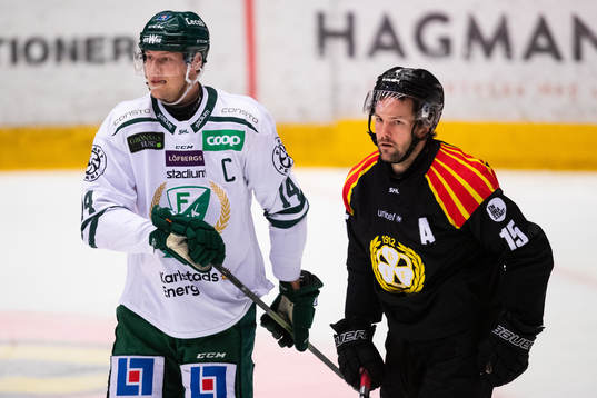 Färjestads Victor Ejdsell och Brynäs Simon Bertilsson