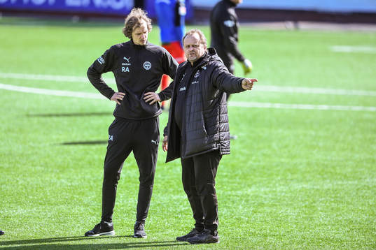 Värnamos tränare Robin Asterhed och assisterande tränare