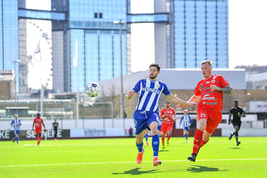 IFK Göteborgs Kevin Yakob och Värnamos Victor Eriksson