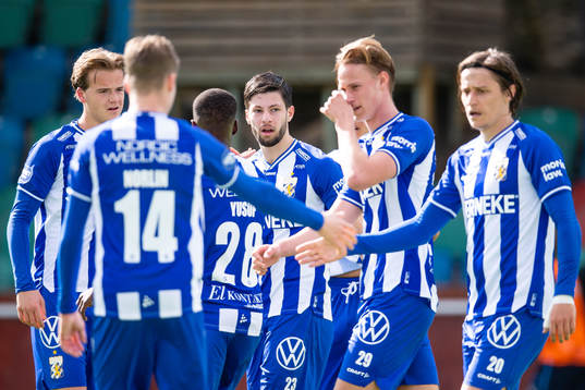 IFK Göteborgs Kevin Yakob jublar med lagkamrater