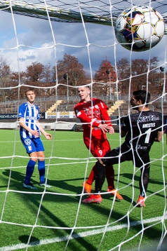 Värnamos Oscar Johansson gör 0-1 bakom IFK Göteborgs