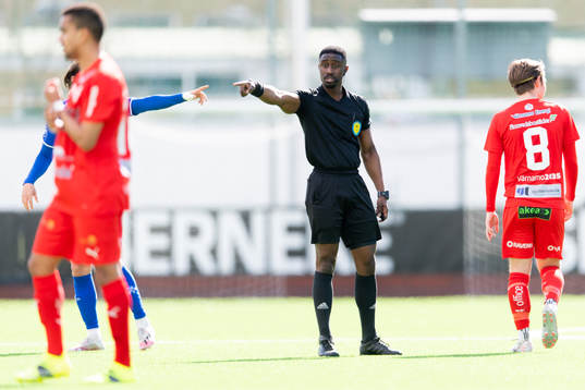 Domare Fredrik Oppong