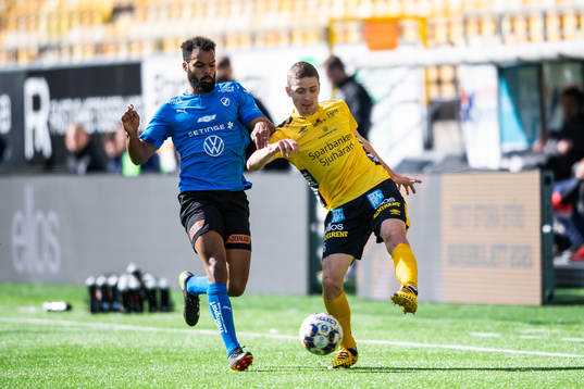 Elfsborgs André Rømer och Halmstads Thomas Boakye