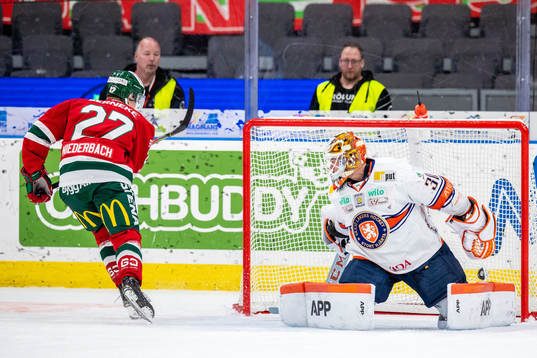 Frölundas Teodor Niederbach gör 1-0 bakom Växjös