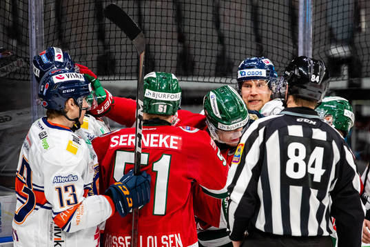 Frölundas Nicklas Lasu och Växjös Christian Folin i