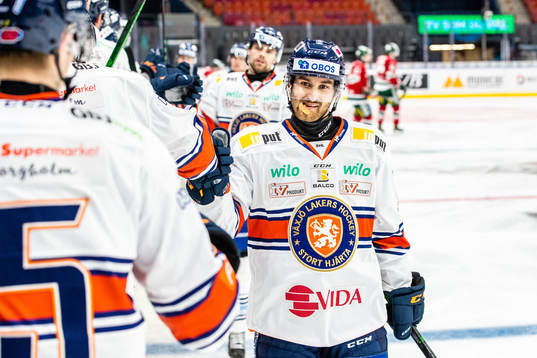 Växjös Andrew Calof jublar