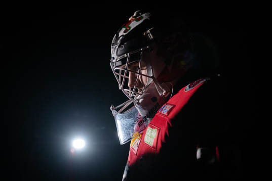 Frölundas målvakt Johan Mattsson innan ishockeymatchen i