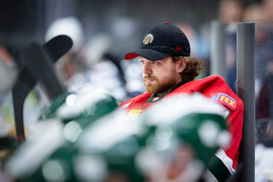 Frölundas målvakt Niklas Rubin på bänken