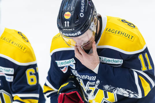 s Simon Önerud tar sig mot munnen