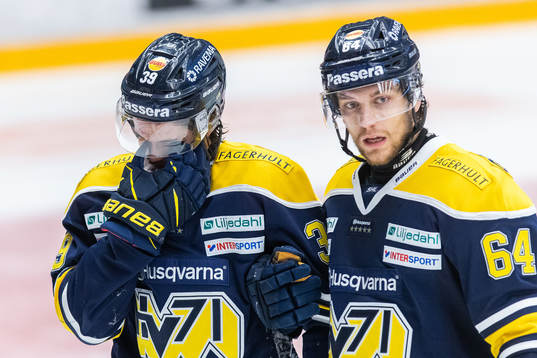 s Max Wennlund hjälps av isen av Eric Martinsson