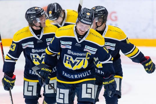 s Simon Önerud jublar