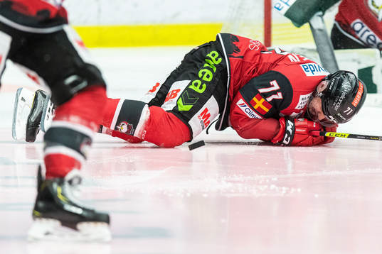 Malmö Redhawks Jan-Mikael Järvinen täcker skott