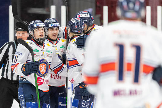 Växjös Pontus Holmberg jublar