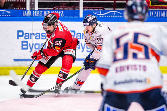 Malmö Redhawks Anton Olsson och Växjös Pontus Holmberg