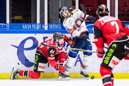 Malmö Redhawks Jesper Jensen Aabo träffar Växjös Emil