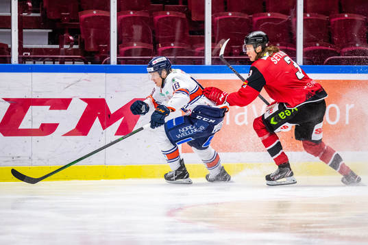 Växjös Marcus Sylvegård och Malmö Redhawks Malte Setkov