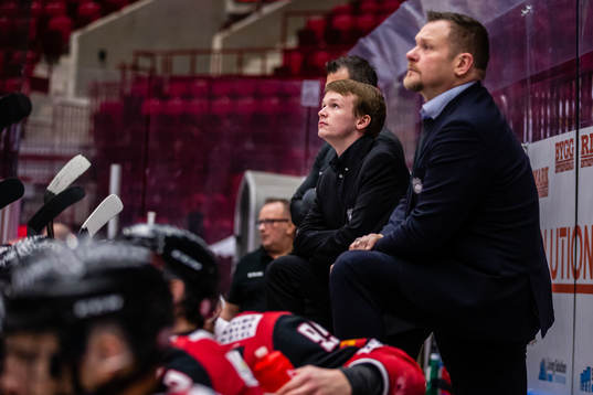 Mattias Gillrup i Malmö Redhawks bås