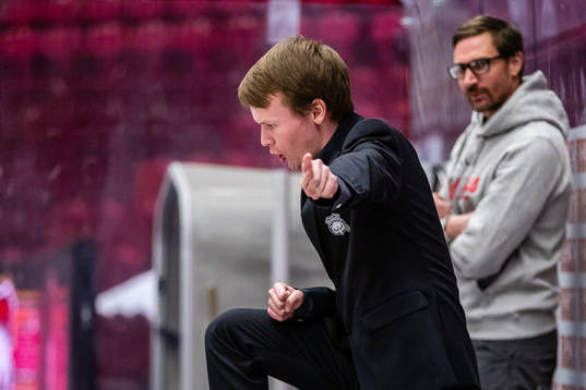 Mattias Gillrup i Malmö Redhawks bås