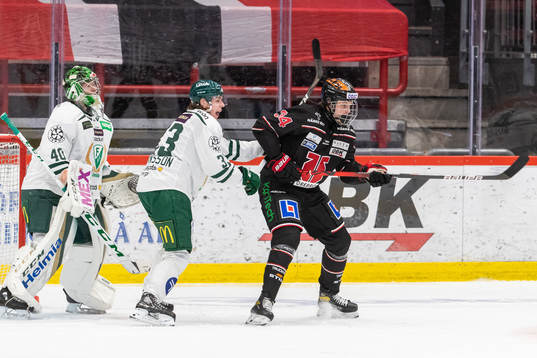 Färjestads målvakt Henrik Haukeland och Albert Johansson