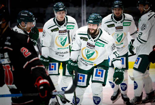 Färjestads Jesse Virtanen jublar vid 0-2