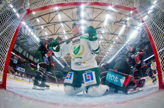 Örebros Robin Salo, målvakt Jhonas Enroth och Färjestads