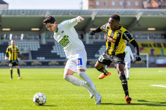 Varbergs Jean Carlos De Brito och Häckens Benie Adama