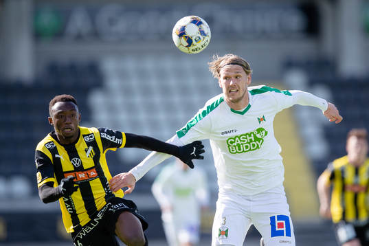 Häckens Benie Adama Traore och Varbergs Hampus Zachrisson