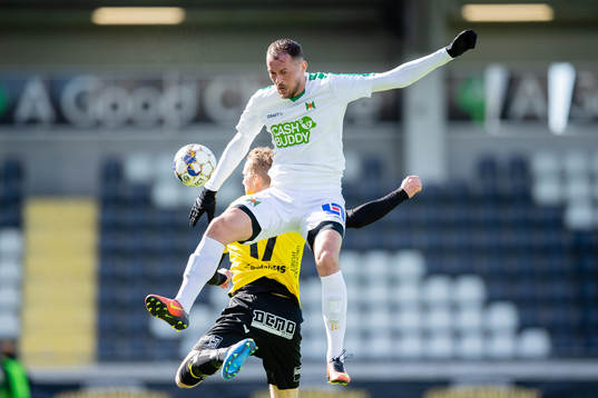 Häckens Gustav Berggren och Varbergs Robin Tranberg