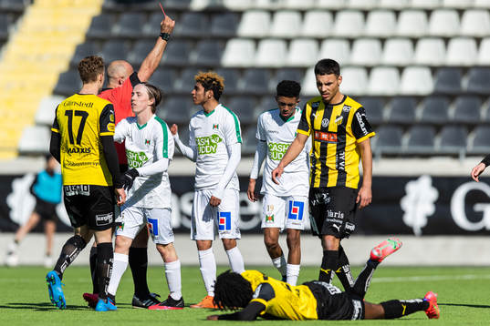 Varbergs Keanin Ayer får rött kort