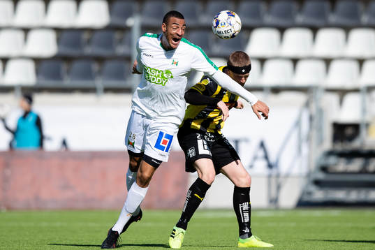 Varbergs Simon Karlsson Adjei  och Häckens Rasmus Lindgren