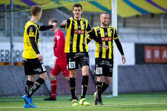 Häckens Alexander Jeremejeff  jublar med Gustav Berggren