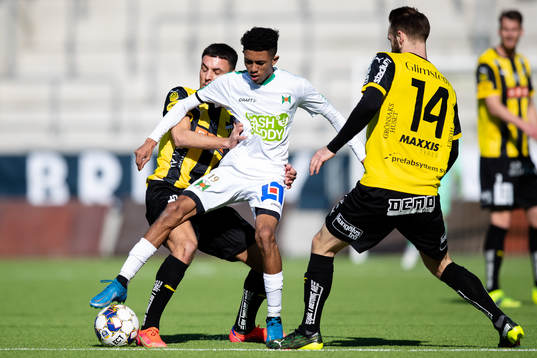 Varbergs Tashreeq Matthews och Häckens Ali Youssef