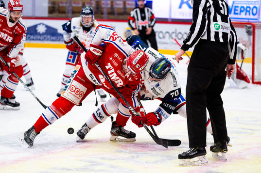 Timrås Christopher Liljewall tekar mot Västerviks Jacob