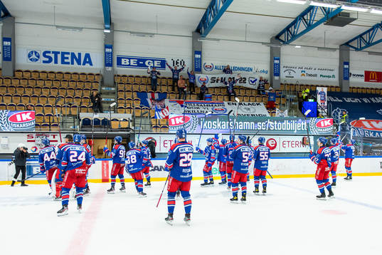 Oskarshamns spelare jublar mot publiken