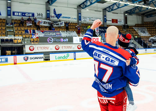 Oskarshamns Jonas Engström jublar