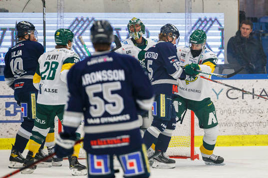 Karlskogas Åke Stakkestad och Björklövens Daniel Rahimi