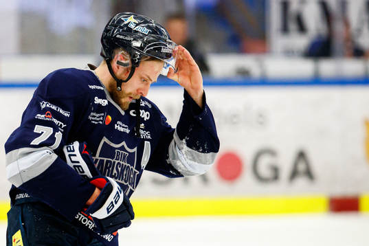 Karlskogas Carl Berglund har ont