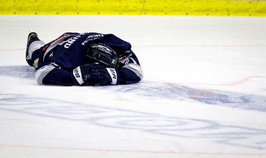 Karlskogas Carl Berglund har ont