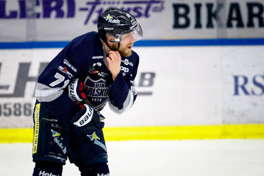Karlskogas Carl Berglund har ont