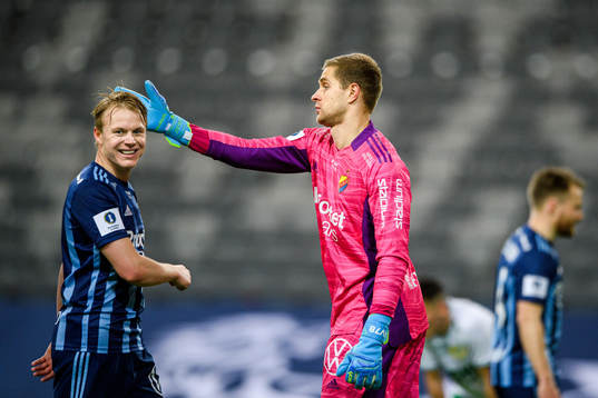 Djurgårdens Elliot Käck och målvakt Aleksandr Vasyutin