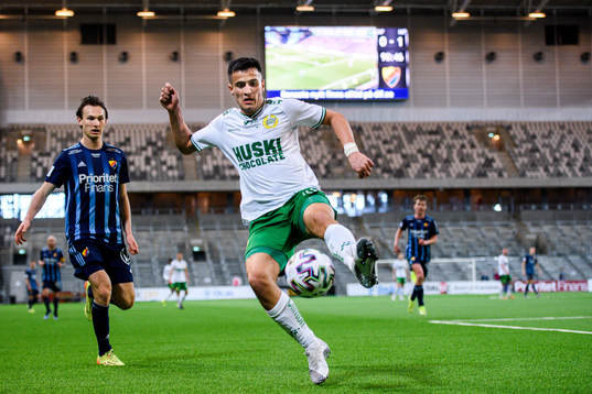 Djurgårdens Hjalmar Ekdal och Hammarbys Astrit Selmani