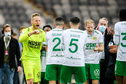 Hammarbys målvakt David Ousted och Gustav Ludwigson jublar
