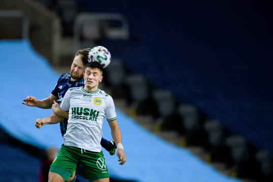 Djurgårdens Jacob Une Larsson och Hammarbys Astrit Selmani