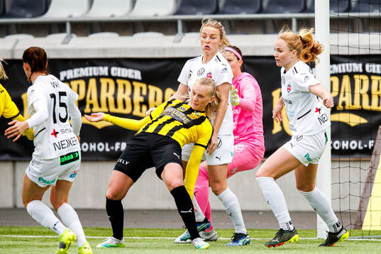 Rosengårds Mimmi Larsson och Häckens Stina Blackstenius