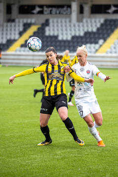 Häckens Pauline Hammarlund mot Rosengårds Caroline Seger